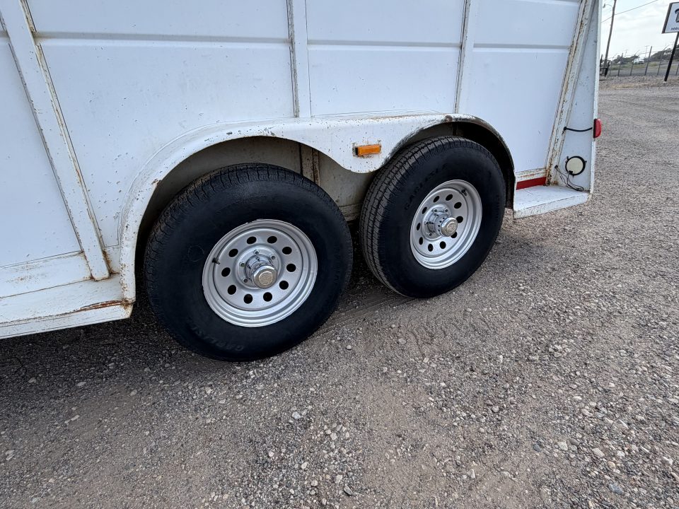Used 2001 CM Trailers DROVER Horse Trailer