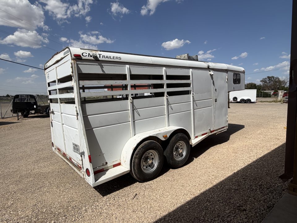 Used 2001 CM Trailers DROVER Horse Trailer