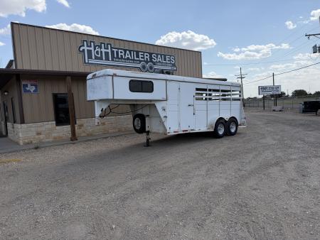 Used 2001 CM Trailers DROVER Horse Trailer