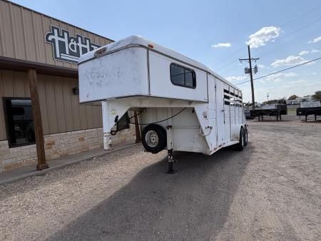 Used 2001 CM Trailers DROVER Horse Trailer
