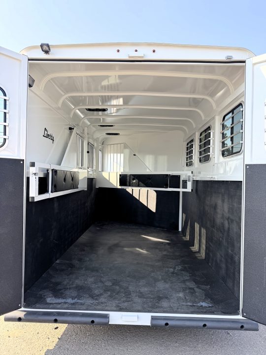 New 2027 Thuro-Bilt Liberty 3H Horse Trailer