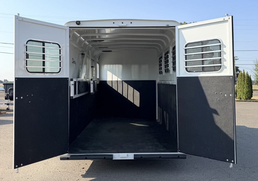 New 2027 Thuro-Bilt Liberty 3H Horse Trailer
