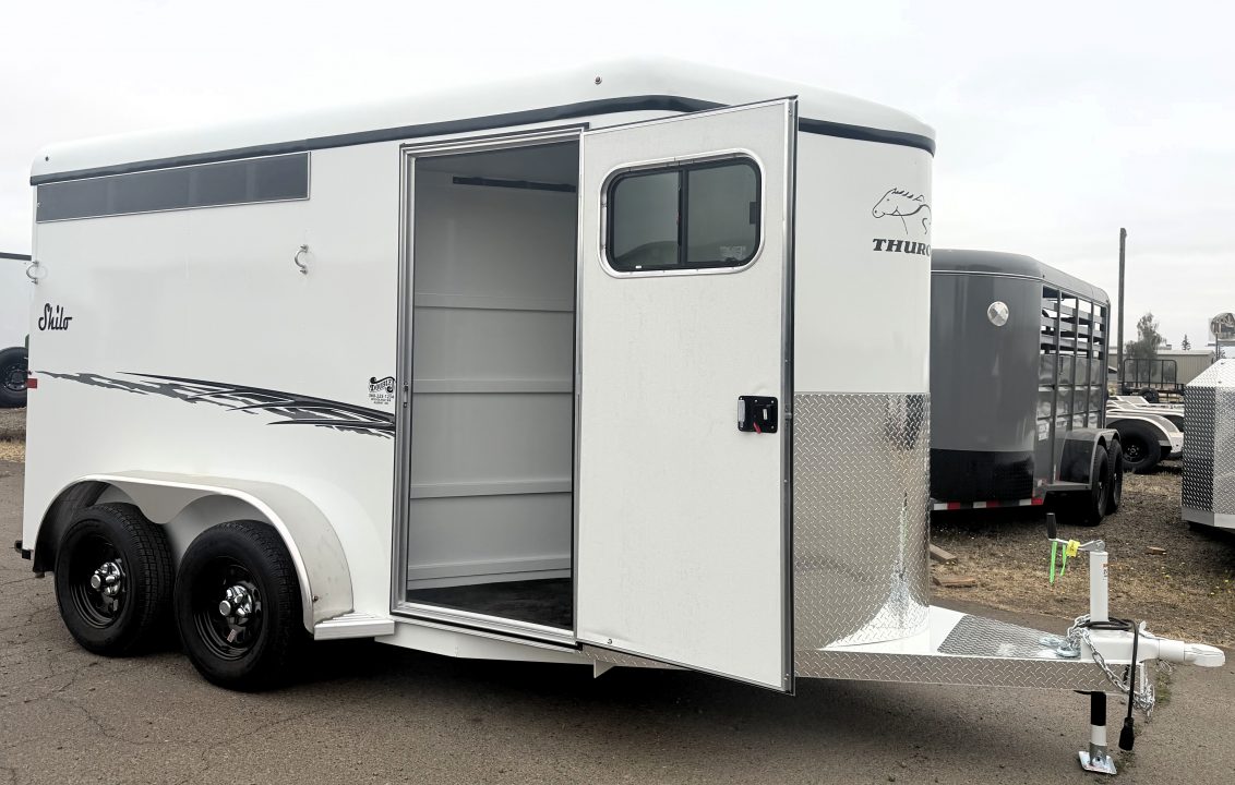 New 2027 Thuro-Bilt Shilo 2H - 1ft added to horse area - Adjustable Dividers Horse Trailer