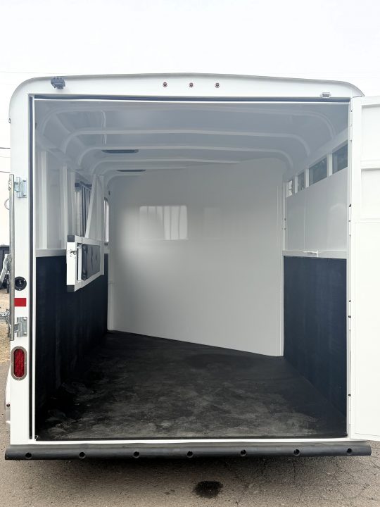 New 2027 Thuro-Bilt Shilo 2H - 1ft added to horse area - Adjustable Dividers Horse Trailer