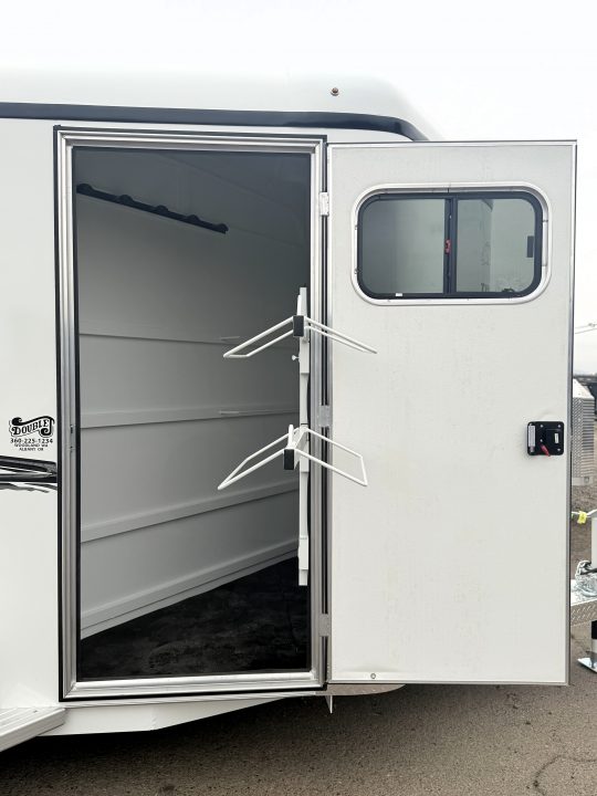 New 2027 Thuro-Bilt Shilo 2H - 1ft added to horse area - Adjustable Dividers Horse Trailer