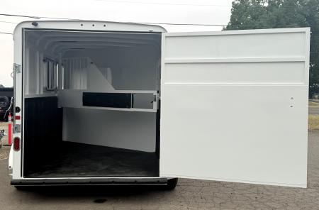 New 2027 Thuro-Bilt Shilo 2H - 1ft added to horse area - Adjustable Dividers Horse Trailer