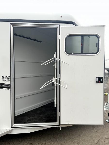 New 2027 Thuro-Bilt Shilo 2H - 1ft added to horse area - Adjustable Dividers Horse Trailer