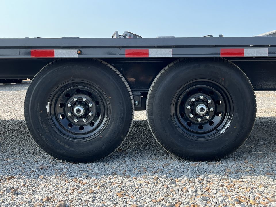 New 2027 Lamar Gooseneck Deckover Tilt | 102" x 24' 14K GVWR