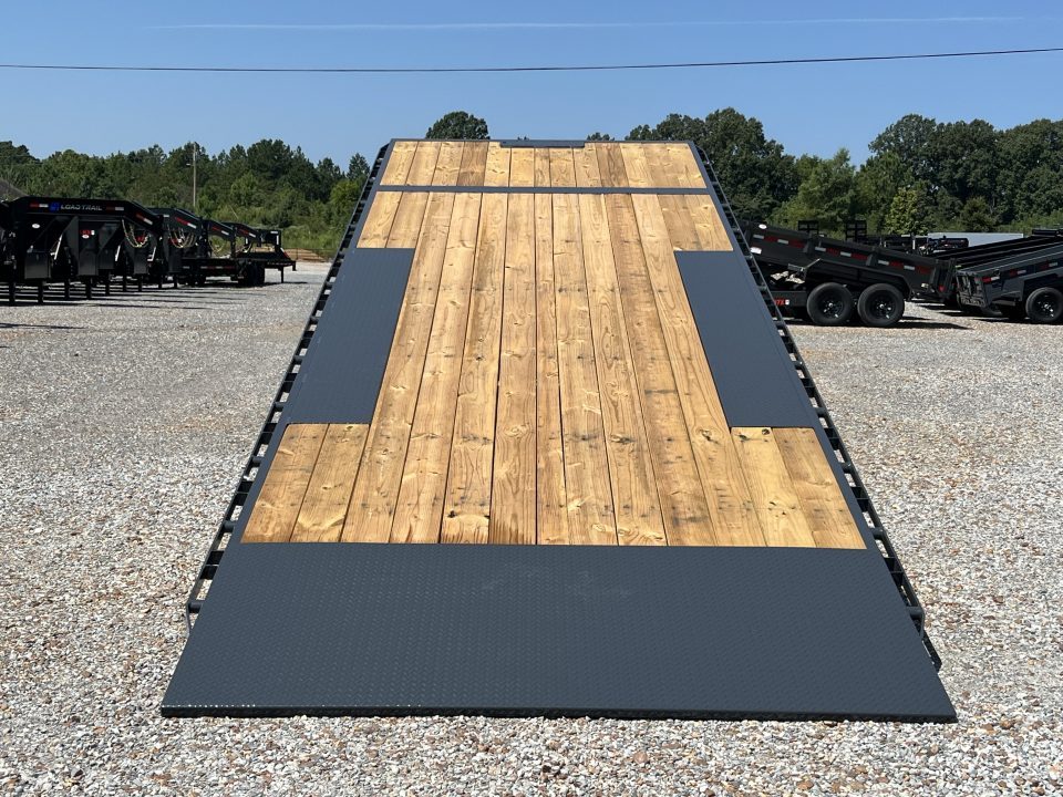 New 2027 Lamar Gooseneck Deckover Tilt | 102" x 26' 21K GVWR