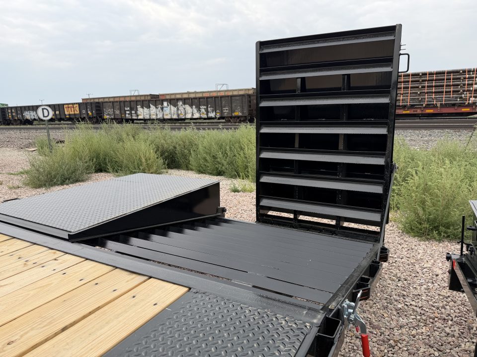 New 2026 Ironman Trailers GN Deckover Trailer