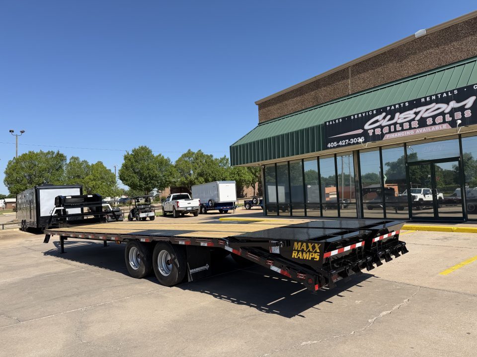 New #038460 2027 DIAMOND T DTF 32 X 102 DUAL TANDEM 24K FLATBED GOOSENECK W/ MAXX RAMPS