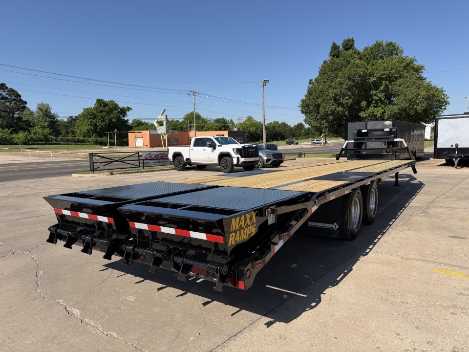 New #038460 2027 DIAMOND T DTF 32 X 102 DUAL TANDEM 24K FLATBED GOOSENECK W/ MAXX RAMPS