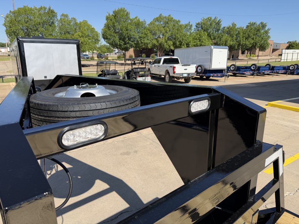 New #038460 2027 DIAMOND T DTF 32 X 102 DUAL TANDEM 24K FLATBED GOOSENECK W/ MAXX RAMPS