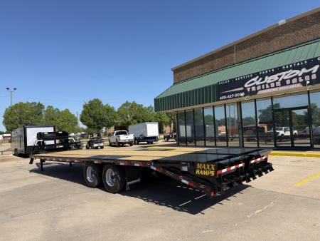 New #038460 2027 DIAMOND T DTF 32 X 102 DUAL TANDEM 24K FLATBED GOOSENECK W/ MAXX RAMPS
