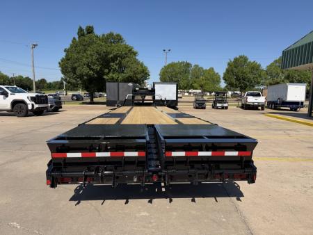 New #038460 2027 DIAMOND T DTF 32 X 102 DUAL TANDEM 24K FLATBED GOOSENECK W/ MAXX RAMPS