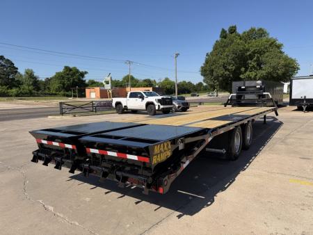 New #038460 2027 DIAMOND T DTF 32 X 102 DUAL TANDEM 24K FLATBED GOOSENECK W/ MAXX RAMPS