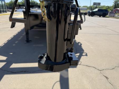 New #038460 2027 DIAMOND T DTF 32 X 102 DUAL TANDEM 24K FLATBED GOOSENECK W/ MAXX RAMPS