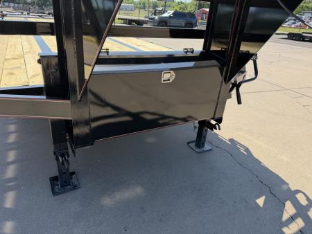 New #038460 2027 DIAMOND T DTF 32 X 102 DUAL TANDEM 24K FLATBED GOOSENECK W/ MAXX RAMPS