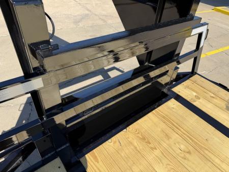 New #038460 2027 DIAMOND T DTF 32 X 102 DUAL TANDEM 24K FLATBED GOOSENECK W/ MAXX RAMPS