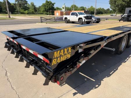 New #038460 2027 DIAMOND T DTF 32 X 102 DUAL TANDEM 24K FLATBED GOOSENECK W/ MAXX RAMPS