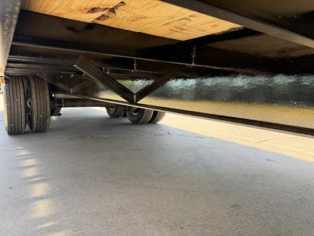 New #038460 2027 DIAMOND T DTF 32 X 102 DUAL TANDEM 24K FLATBED GOOSENECK W/ MAXX RAMPS