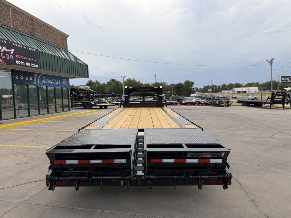 New #038461 2027 DIAMOND T SWF 25 X 102 TANDEM AXLE 14K FLATBED GOOSENECK W/ MAXX RAMPS