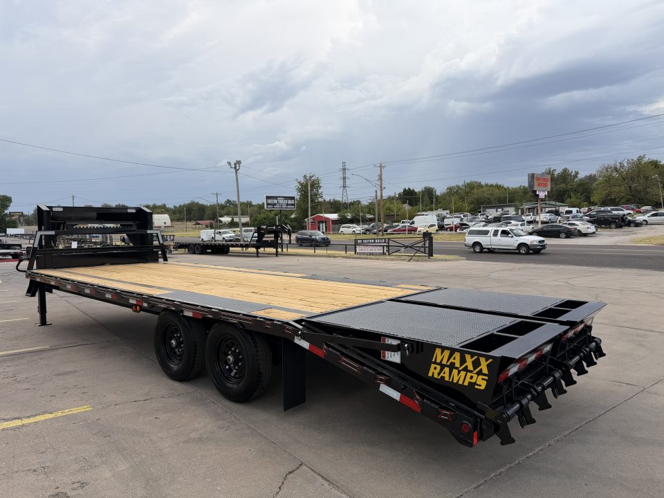 New #038461 2027 DIAMOND T SWF 25 X 102 TANDEM AXLE 14K FLATBED GOOSENECK W/ MAXX RAMPS
