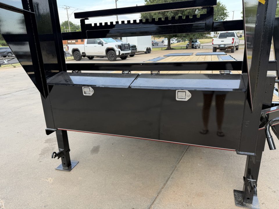 New #038461 2027 DIAMOND T SWF 25 X 102 TANDEM AXLE 14K FLATBED GOOSENECK W/ MAXX RAMPS