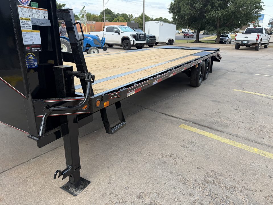 New #038461 2027 DIAMOND T SWF 25 X 102 TANDEM AXLE 14K FLATBED GOOSENECK W/ MAXX RAMPS