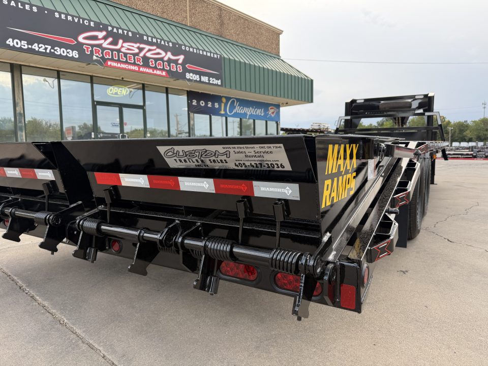 New #038461 2027 DIAMOND T SWF 25 X 102 TANDEM AXLE 14K FLATBED GOOSENECK W/ MAXX RAMPS