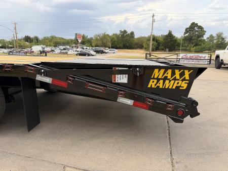 New #038461 2027 DIAMOND T SWF 25 X 102 TANDEM AXLE 14K FLATBED GOOSENECK W/ MAXX RAMPS