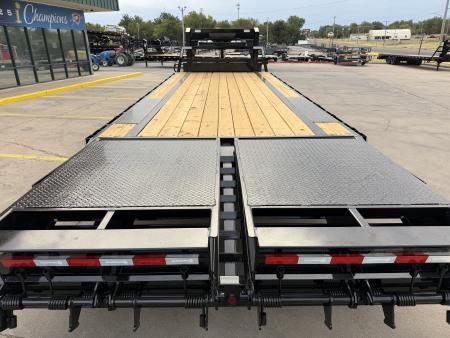 New #038461 2027 DIAMOND T SWF 25 X 102 TANDEM AXLE 14K FLATBED GOOSENECK W/ MAXX RAMPS
