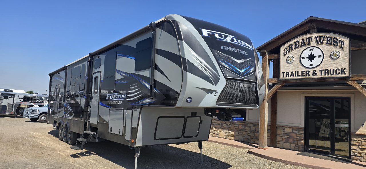 2015 Keystone RV FUZION photo 2