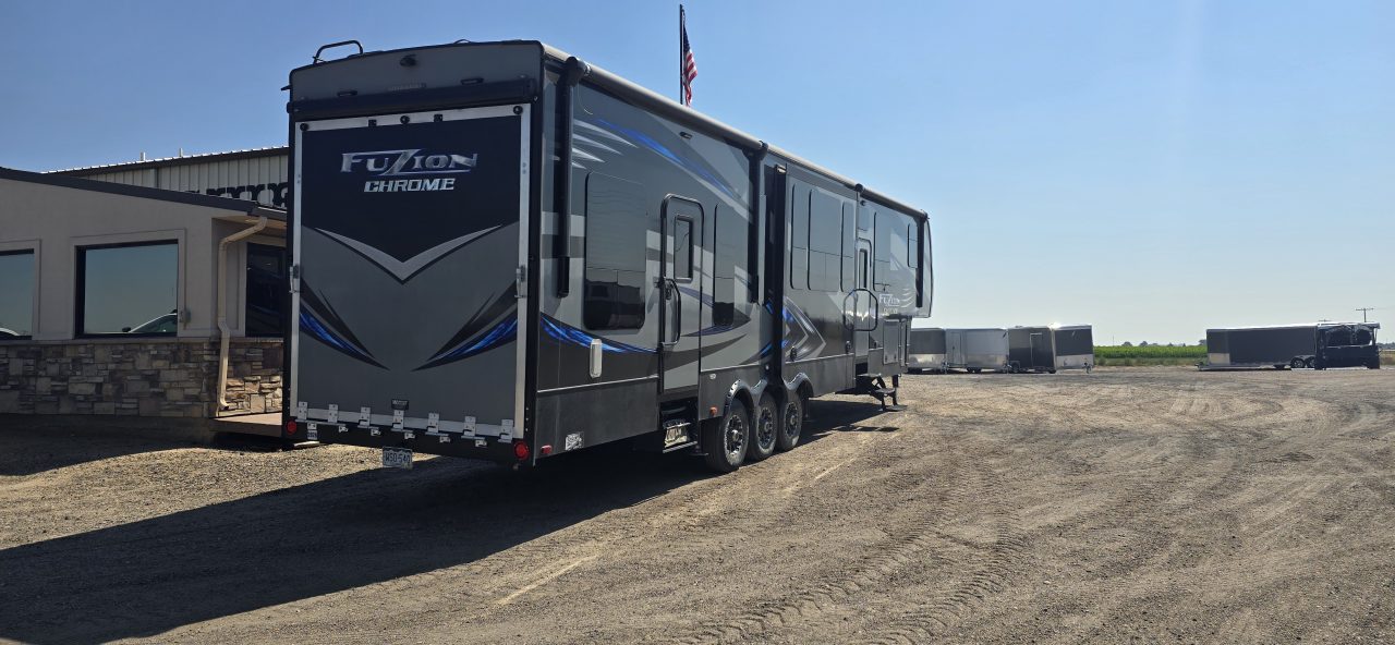 2015 Keystone RV FUZION photo 3