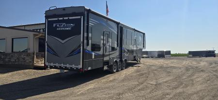 Used 2015 Keystone RV FUZION TOY HAULER FZ42215 Specialty Trailer