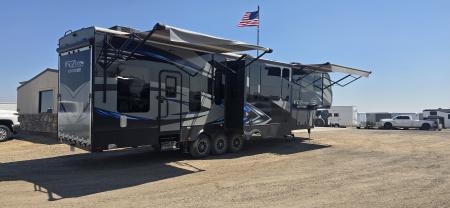 Used 2015 Keystone RV FUZION TOY HAULER FZ42215 Specialty Trailer