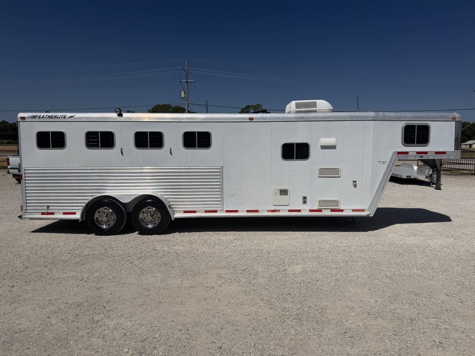 Used 2001 Featherlite 4 Horse Gooseneck Living Quarters Horse Trailer