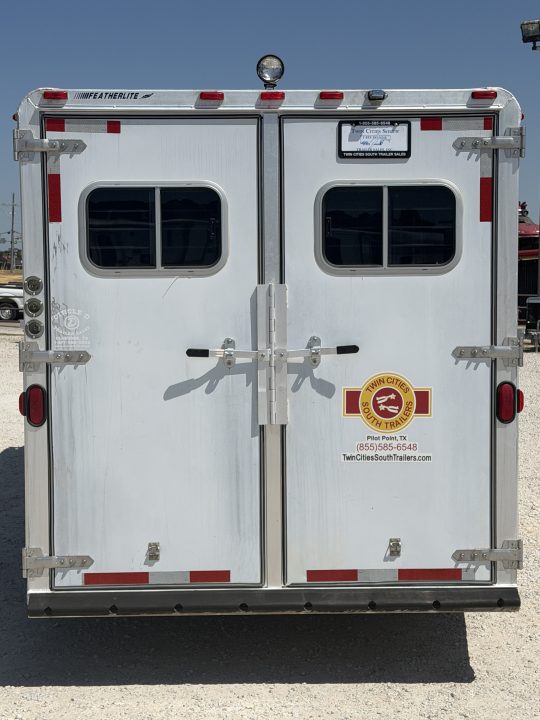 Used 2001 Featherlite 4 Horse Gooseneck Living Quarters Horse Trailer