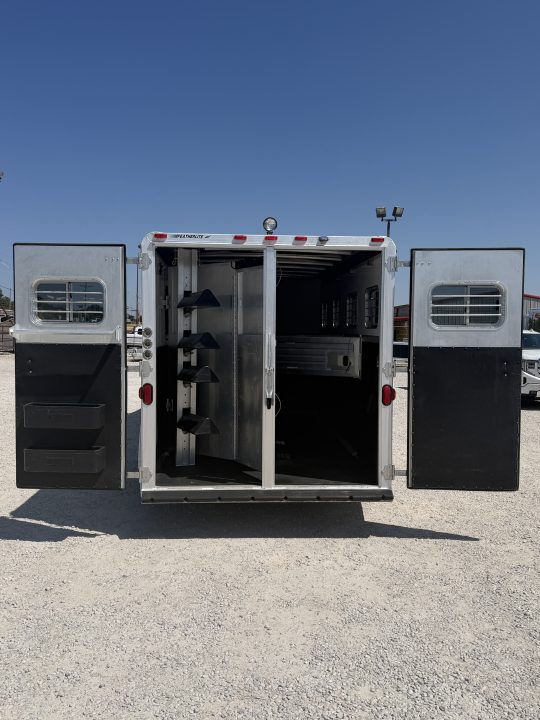 Used 2001 Featherlite 4 Horse Gooseneck Living Quarters Horse Trailer