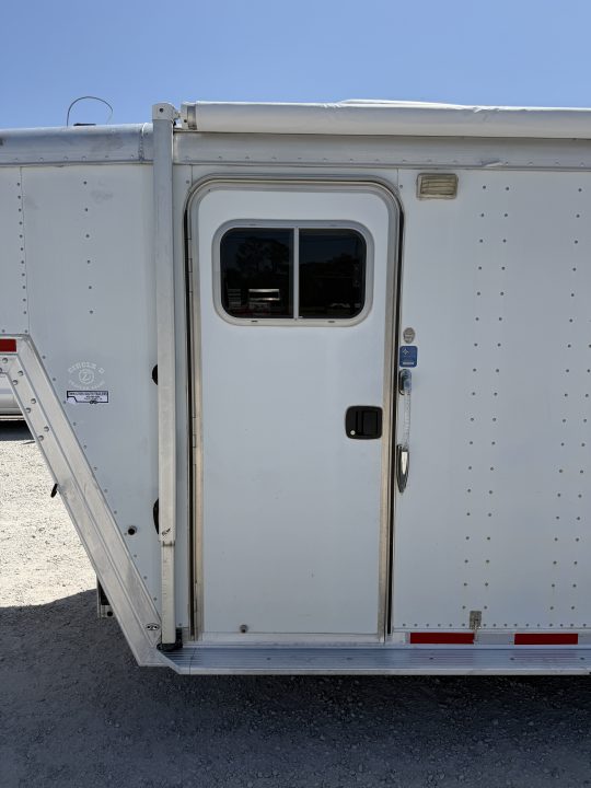 Used 2001 Featherlite 4 Horse Gooseneck Living Quarters Horse Trailer
