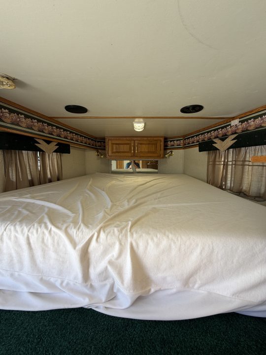 Used 2001 Featherlite 4 Horse Gooseneck Living Quarters Horse Trailer