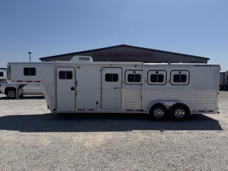 Used 2001 Featherlite 4 Horse Gooseneck Living Quarters Horse Trailer