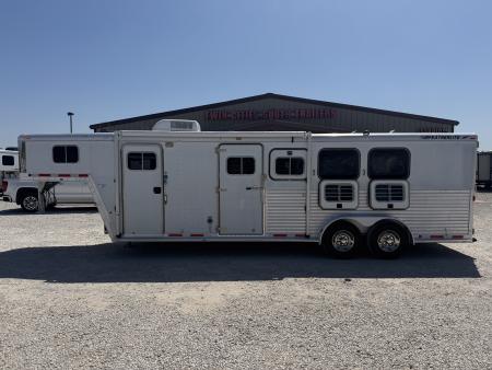 Used 2001 Featherlite 4 Horse Gooseneck Living Quarters Horse Trailer