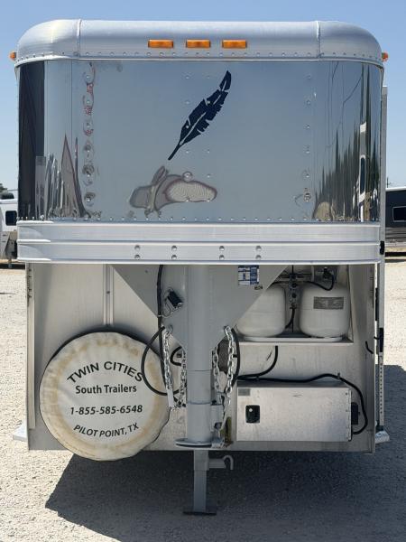 Used 2001 Featherlite 4 Horse Gooseneck Living Quarters Horse Trailer