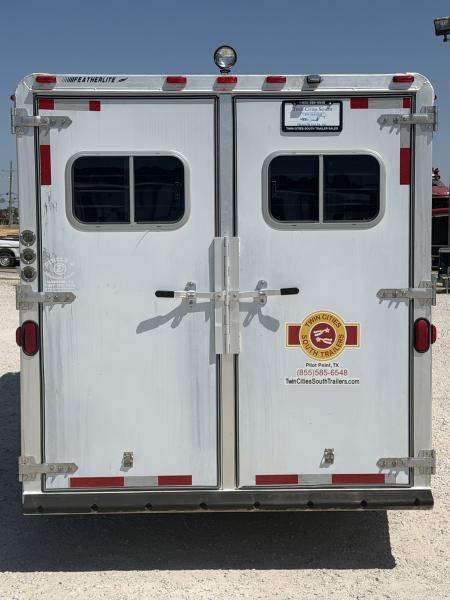 Used 2001 Featherlite 4 Horse Gooseneck Living Quarters Horse Trailer