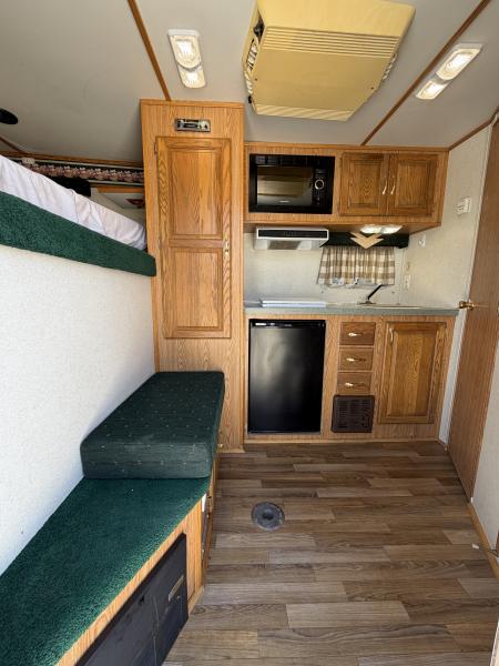 Used 2001 Featherlite 4 Horse Gooseneck Living Quarters Horse Trailer