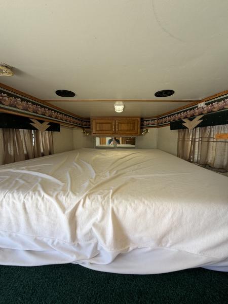 Used 2001 Featherlite 4 Horse Gooseneck Living Quarters Horse Trailer