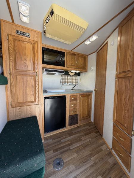 Used 2001 Featherlite 4 Horse Gooseneck Living Quarters Horse Trailer