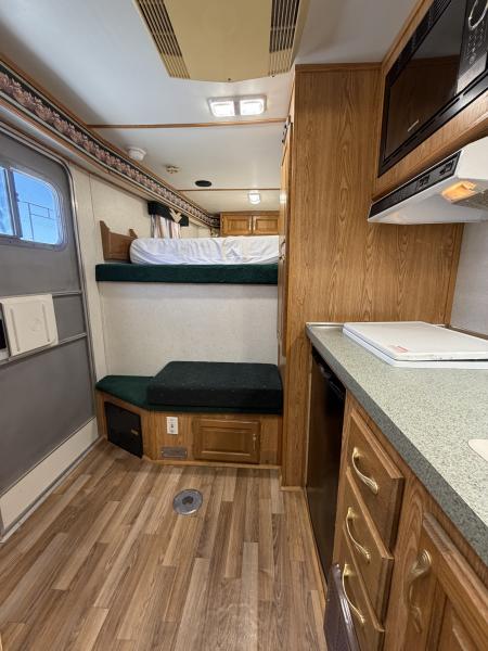 Used 2001 Featherlite 4 Horse Gooseneck Living Quarters Horse Trailer