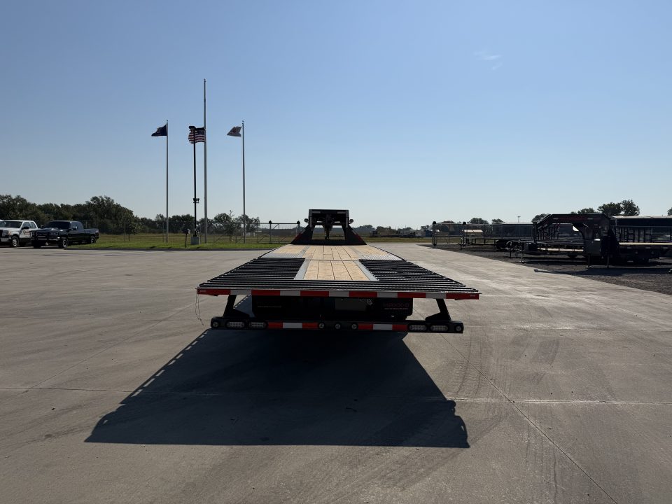 New 2027 MAXX-D 102 X 34 YDX Gooseneck Hydraulic Dovetail Trailer